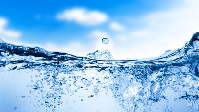Чистая питьевая вода и небо