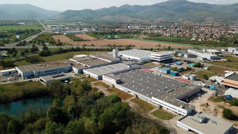 В Серне, Франция, производство расходомеров занимает 37 000 квадратных метров.