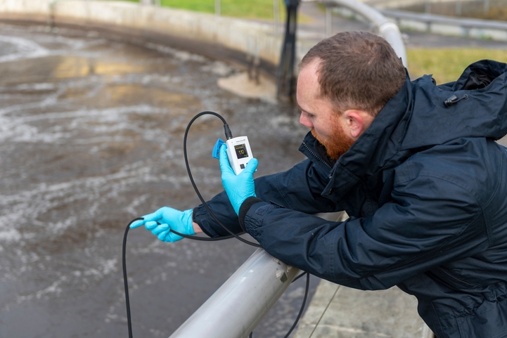 Verification of a do measuring point with portable oxygen meter